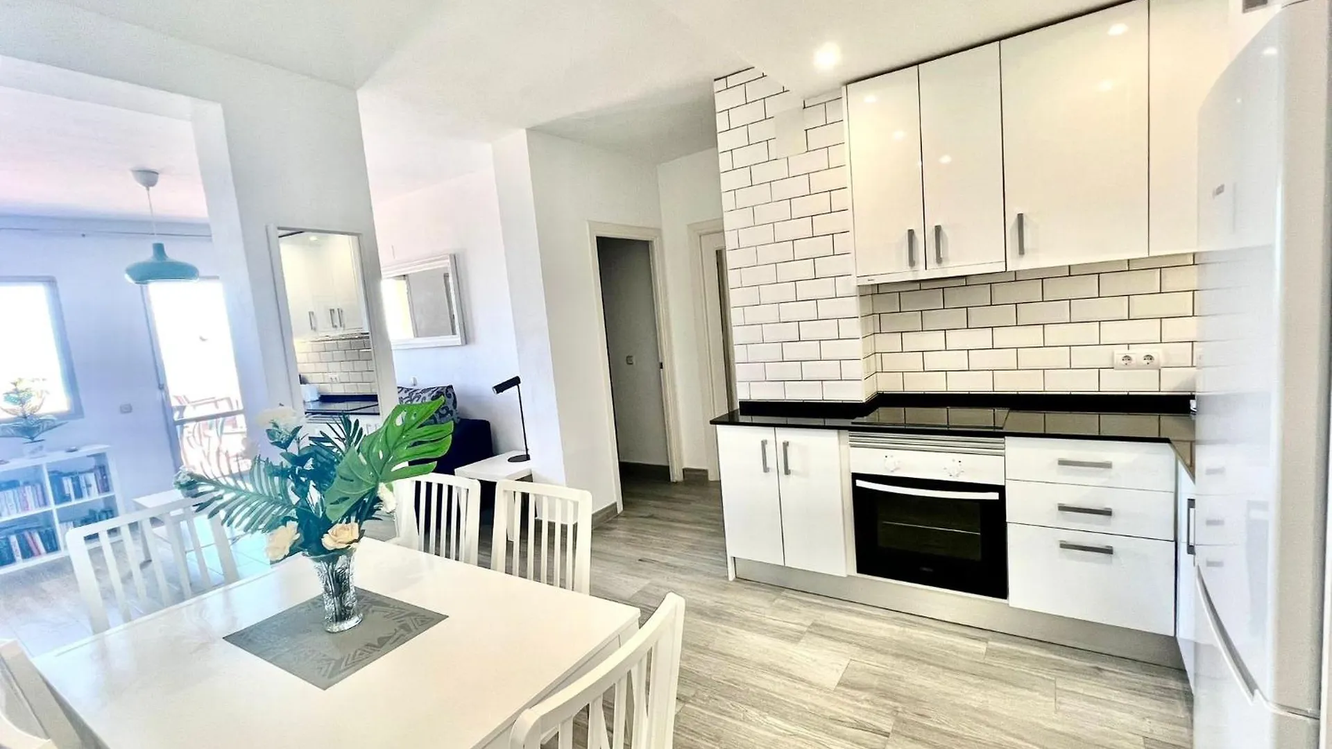 Sea Front Apartment With Large Terrace In Benalbeach Benalmádena 0*,  Spanien