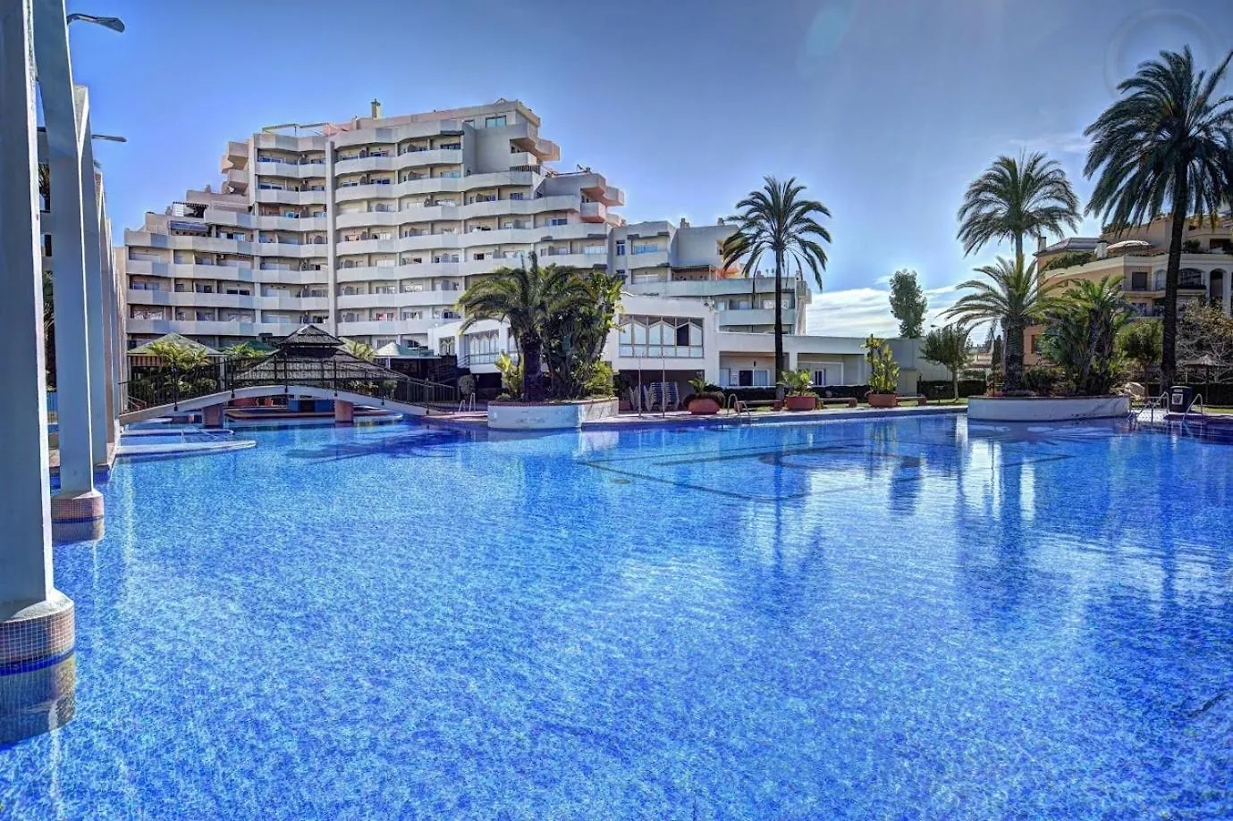 Sea Front Apartment With Large Terrace In Benalbeach Benalmádena