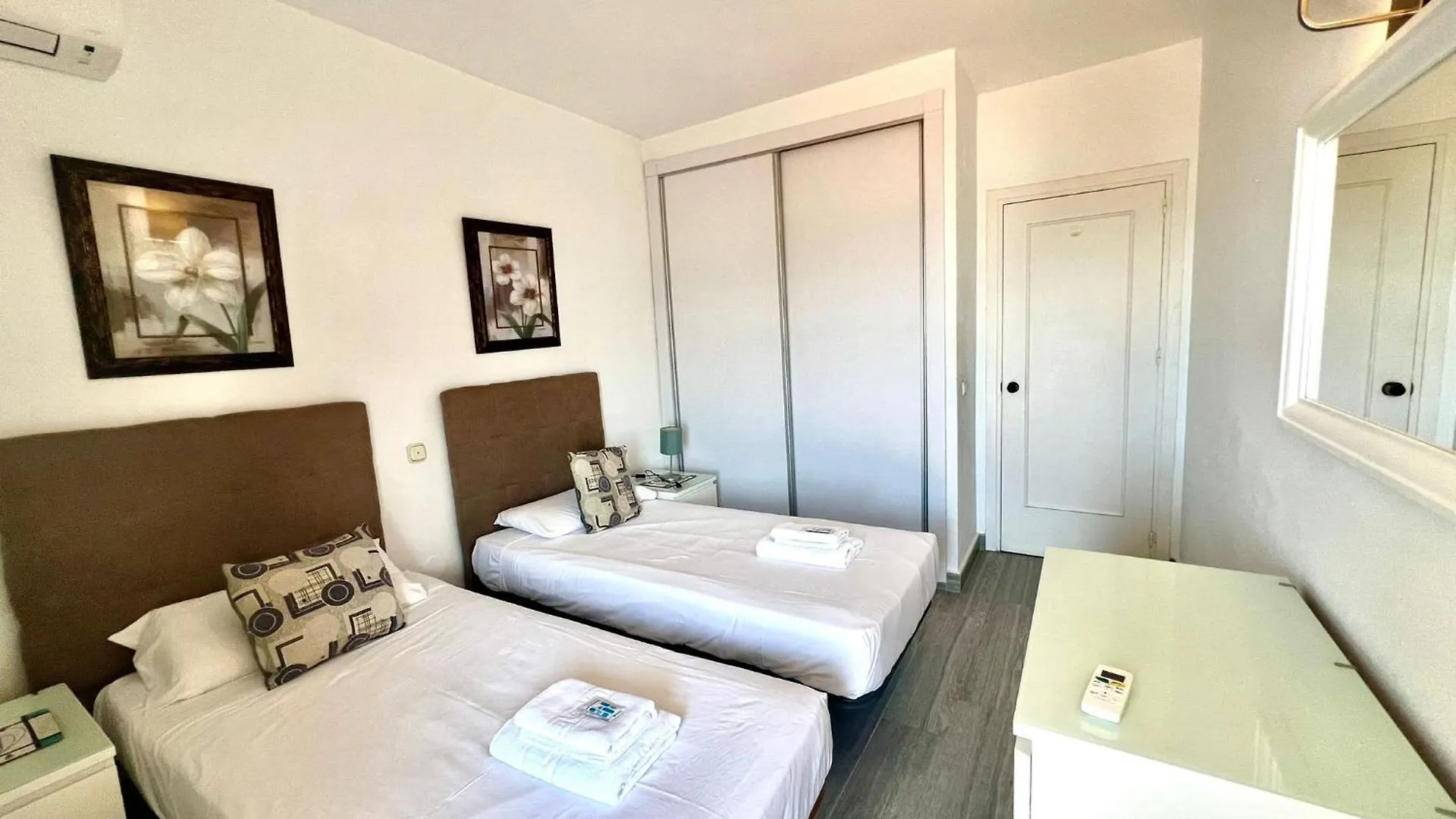 Sea Front Apartment With Large Terrace In Benalbeach Benalmádena
