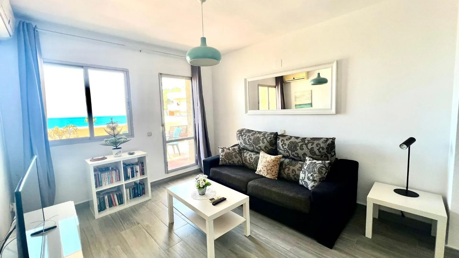Sea Front Apartment With Large Terrace In Benalbeach Benalmadena 0*,